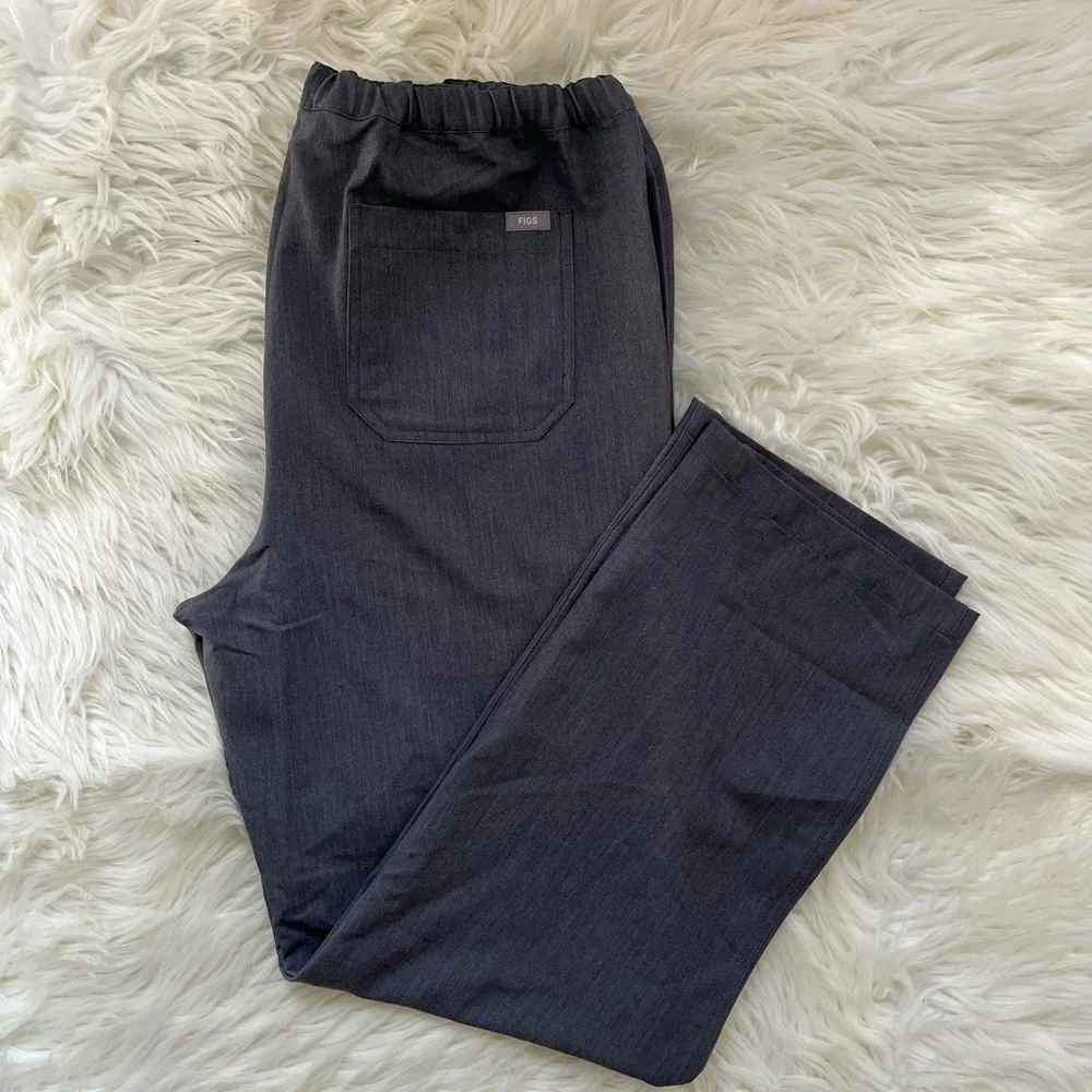Figs Men’s Pisco Scrub Pants in Gray with Green Drawstring